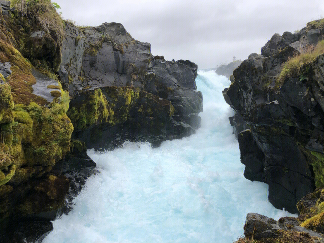 冰岛瀑布千姿百态