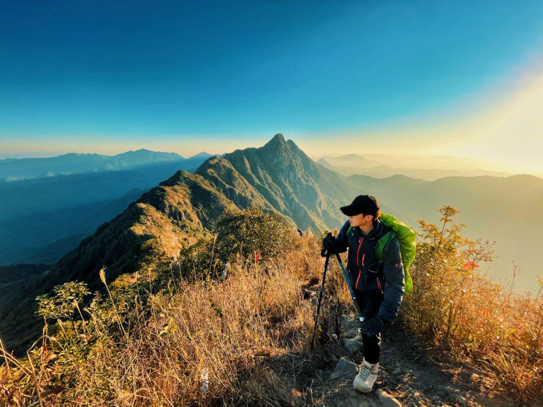 今年广州的12月十分适合户外活动的,这是龙斗风登山,对于我来说难度