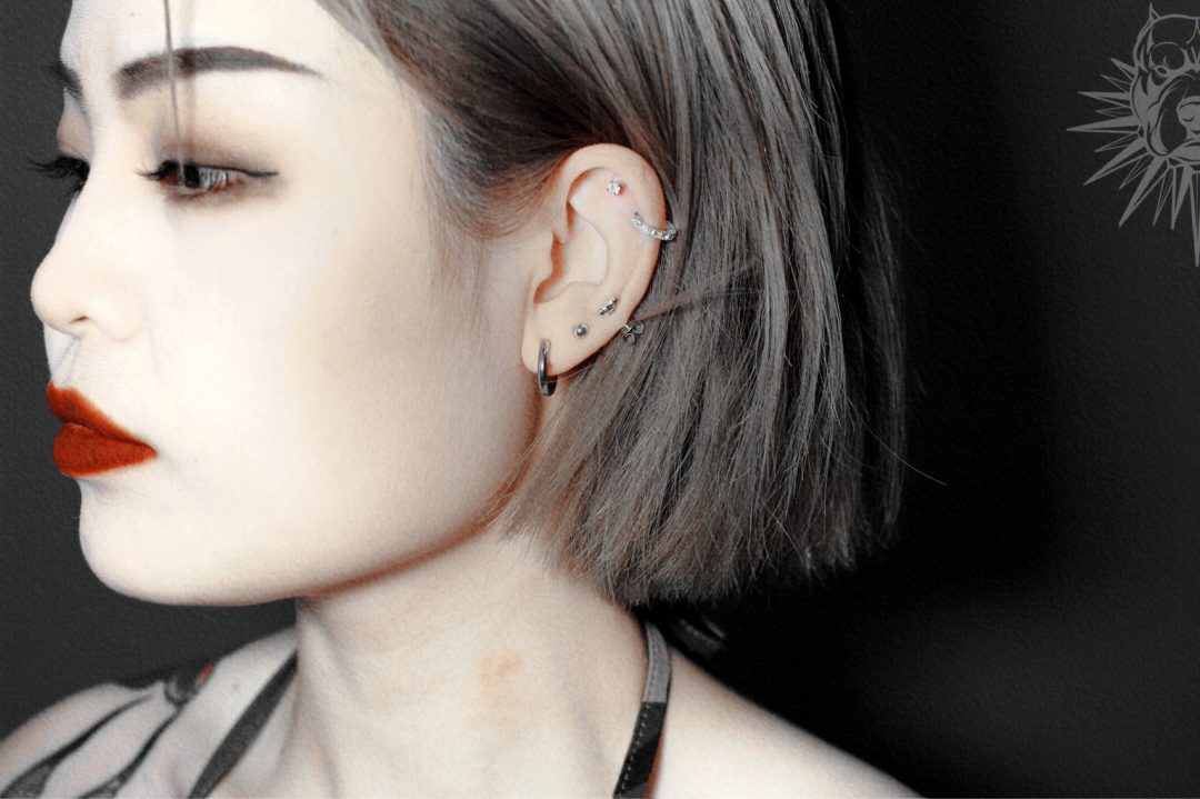 水原希子纹身耳朵图片