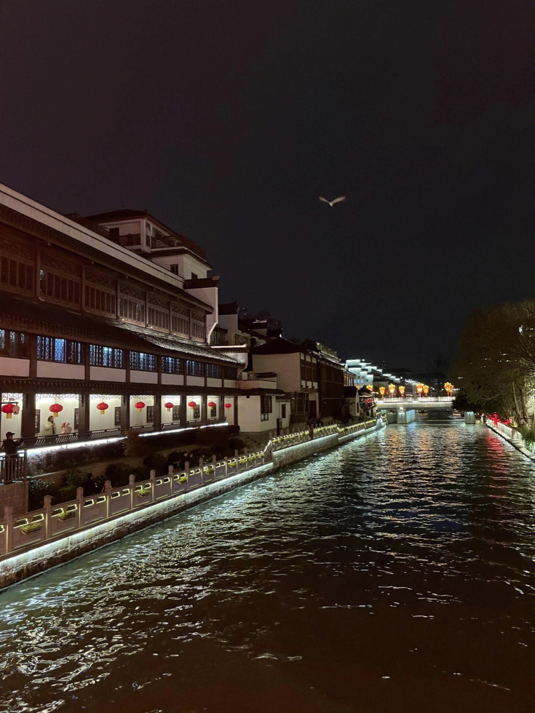 夜晚的秦淮河夫子庙