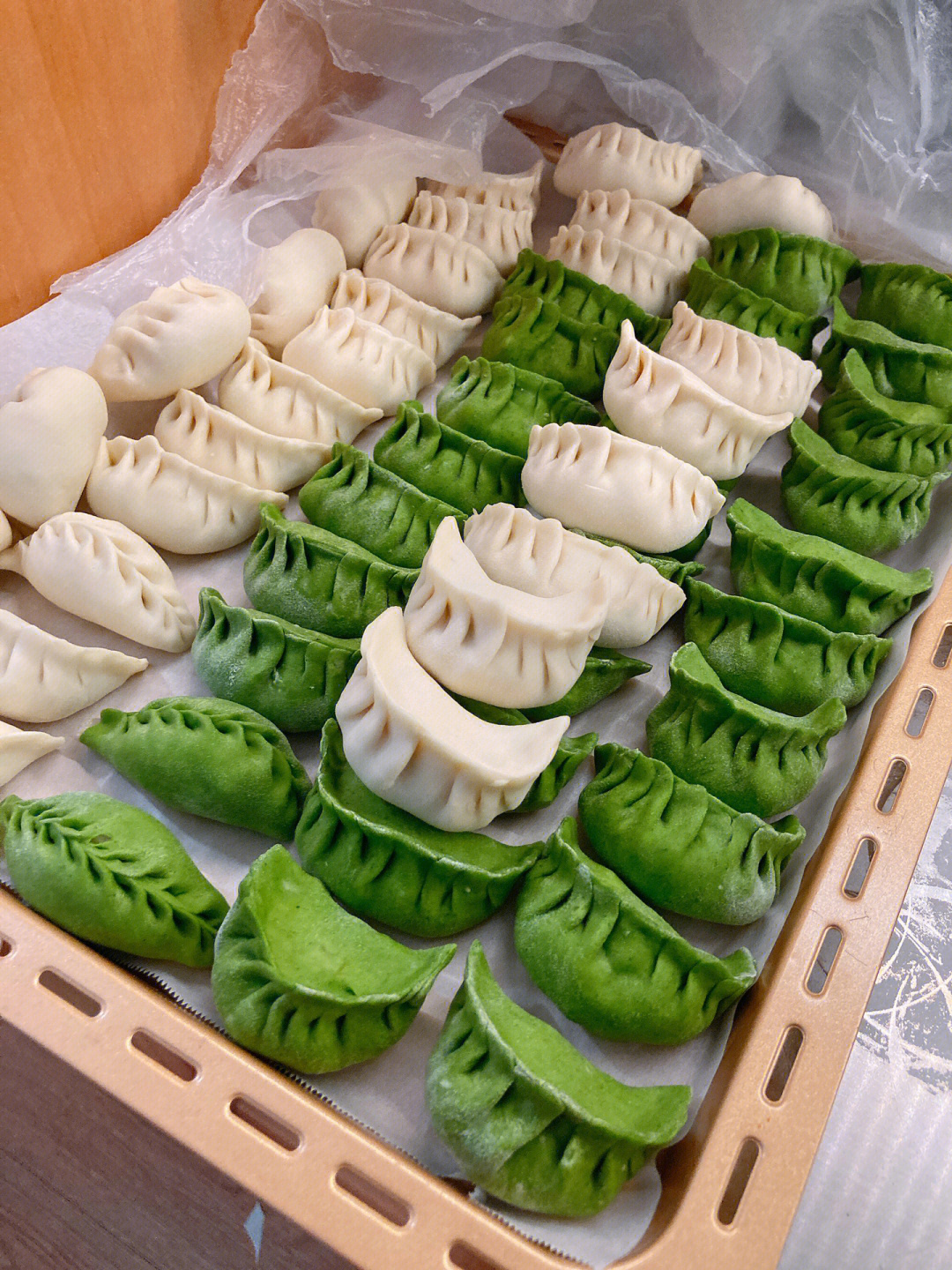 翠绿的菠菜饺子