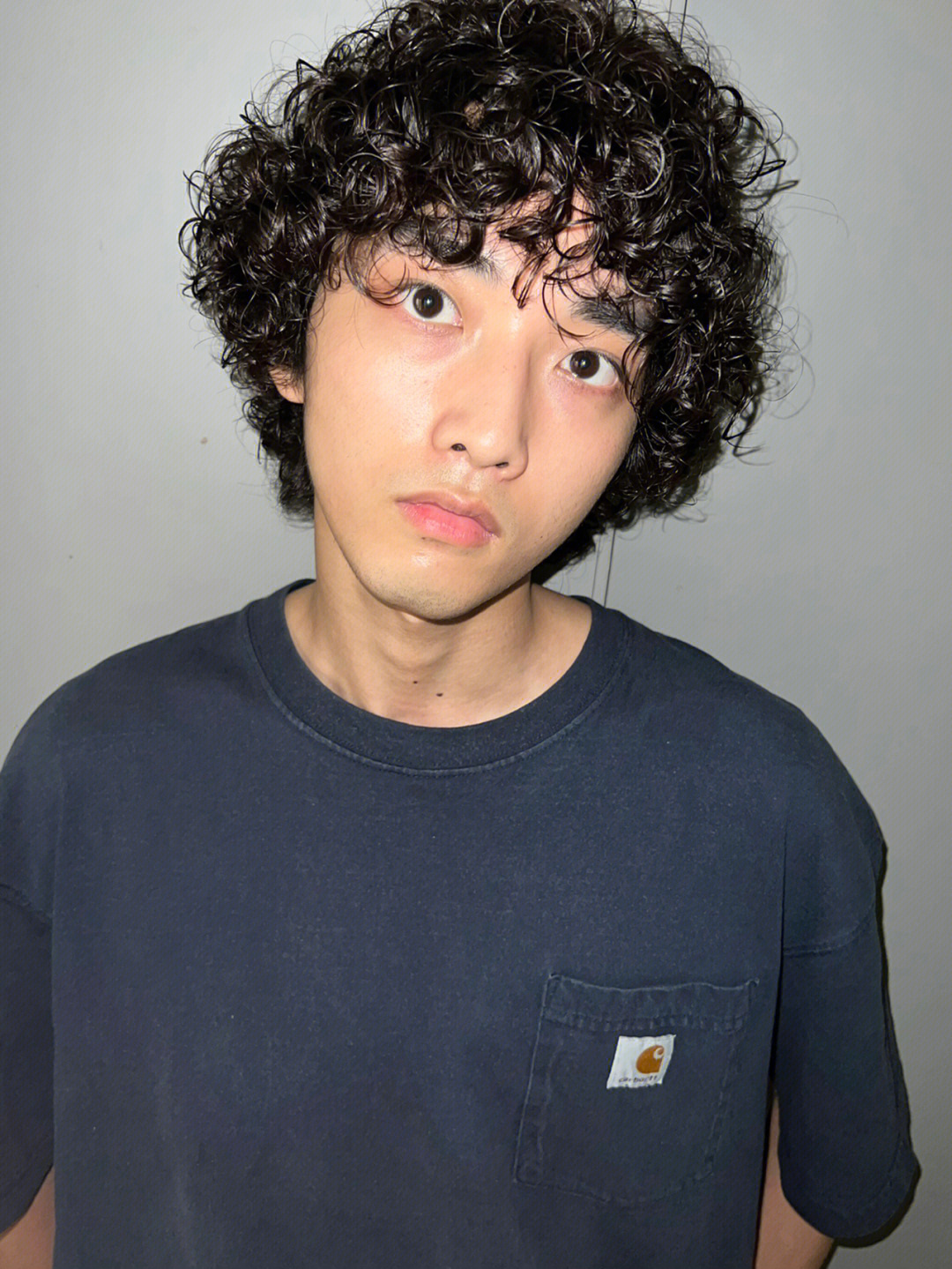 日式卷发型男图片