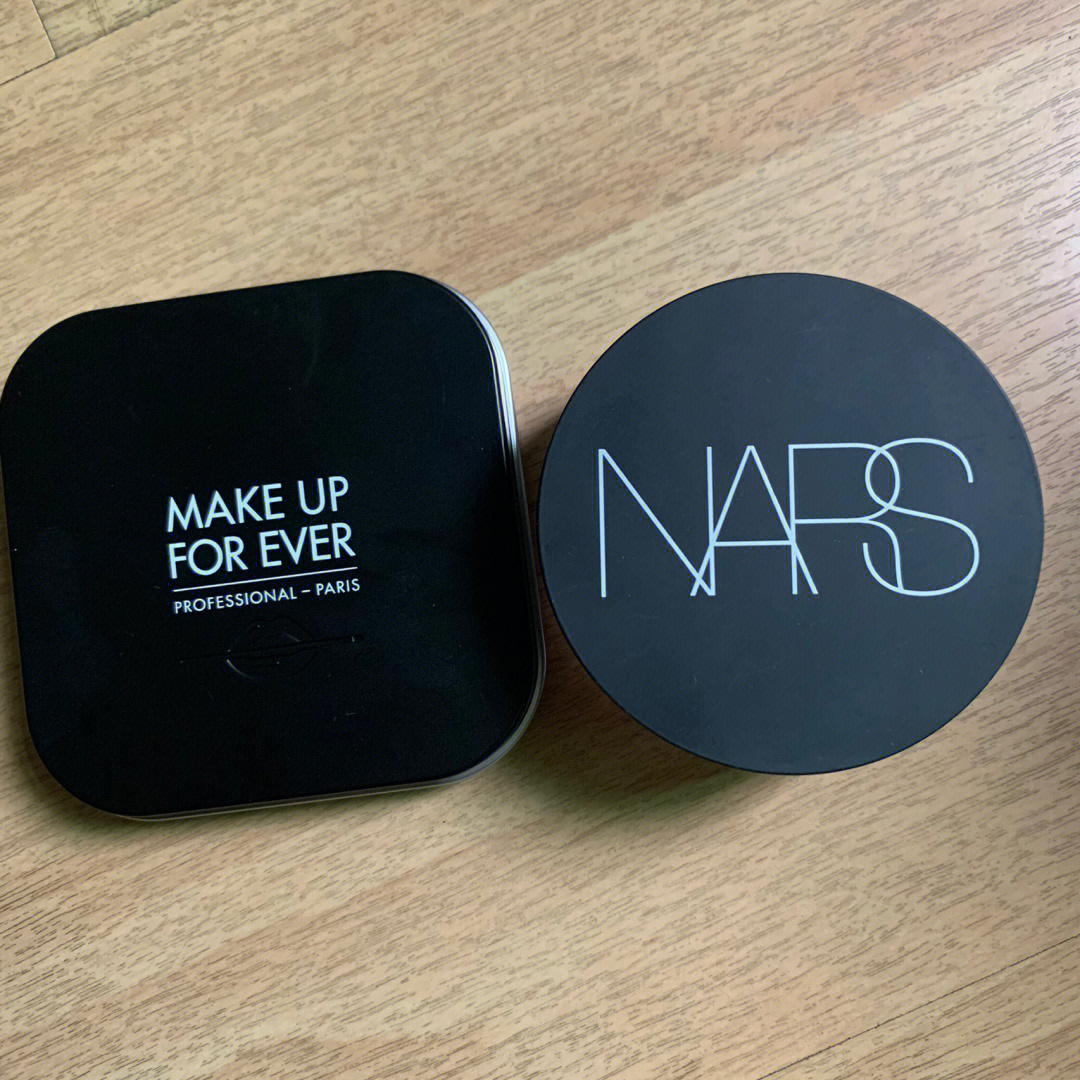 给nars散粉和makeupforever粉饼配上粉扑