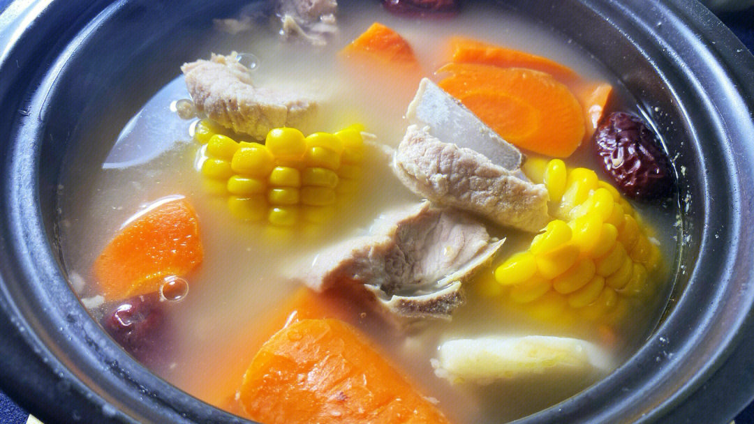 玉米红萝卜排骨汤图片