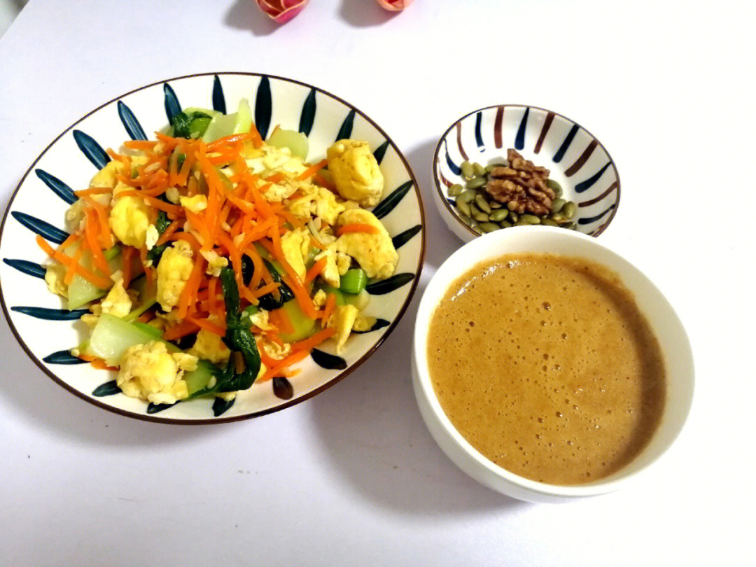 今日晚餐青菜萝卜炒鸡蛋南瓜红豆红枣豆浆