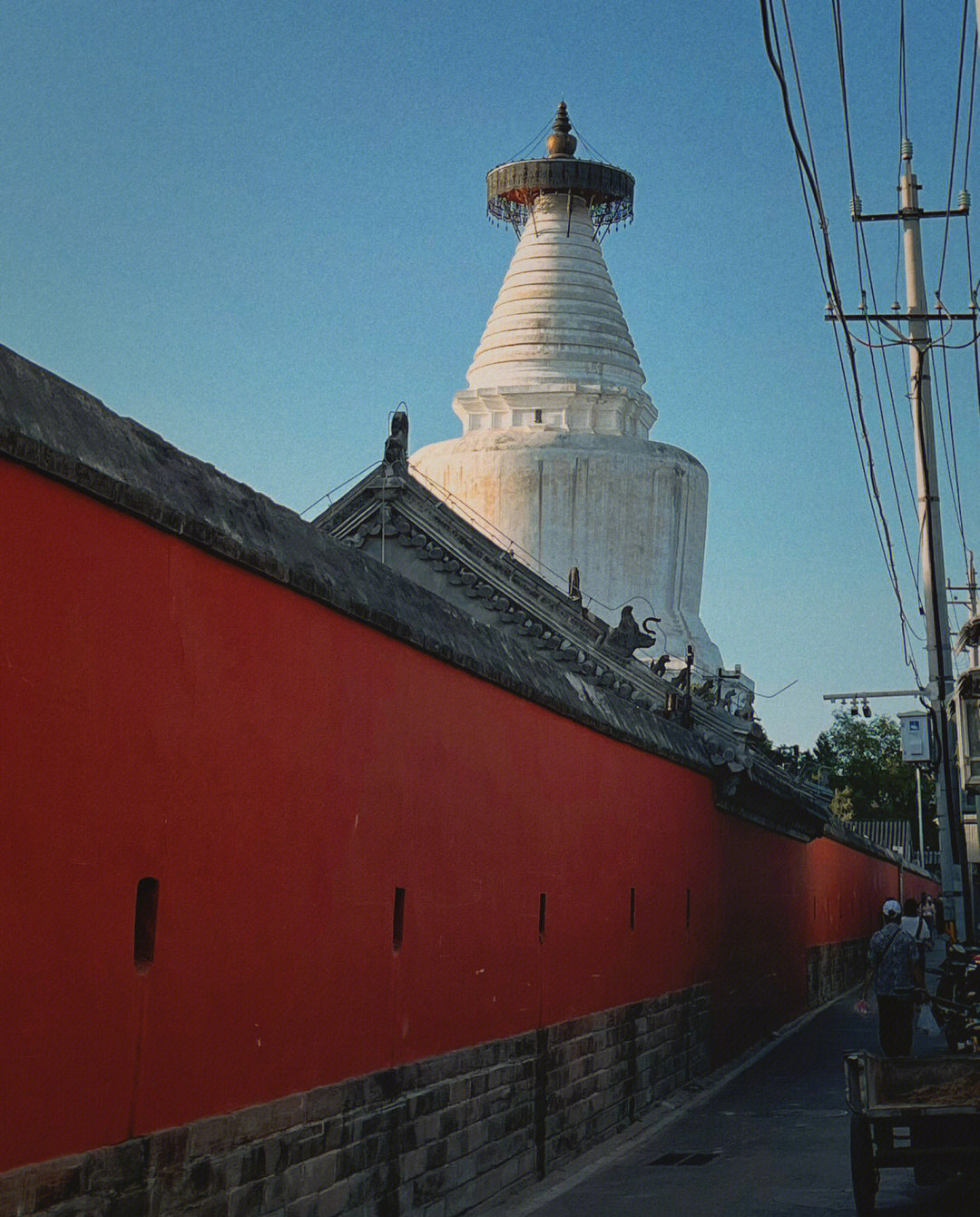 秋天必备的胡同白塔寺