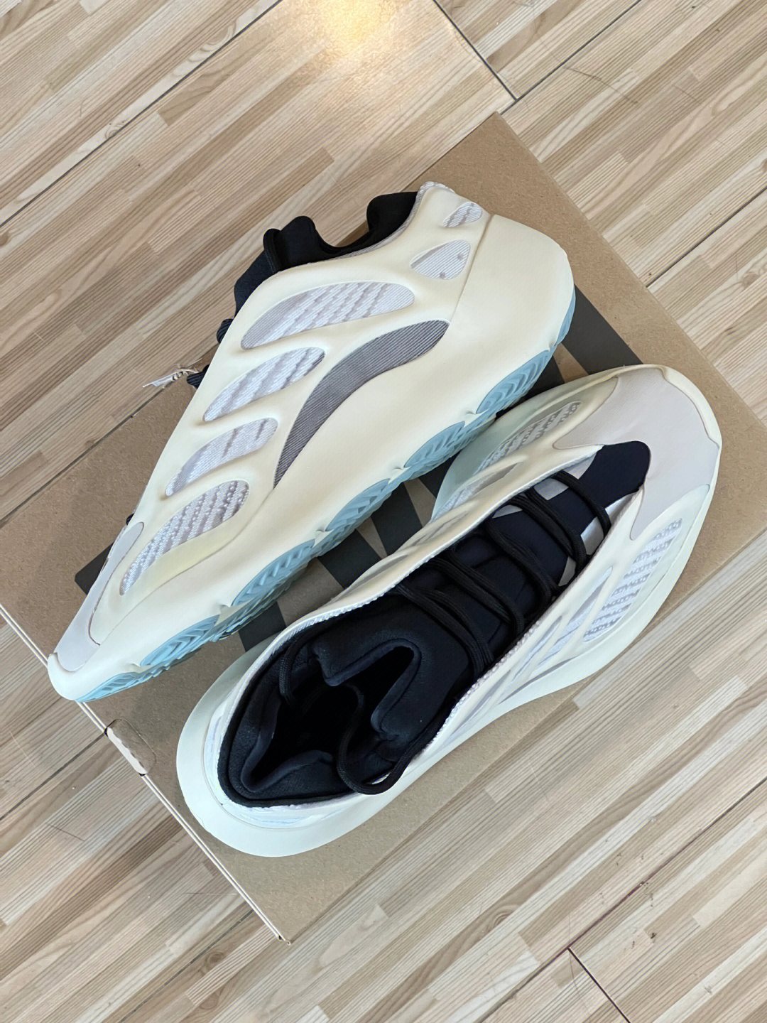 yeezy700v3很难穿进去图片