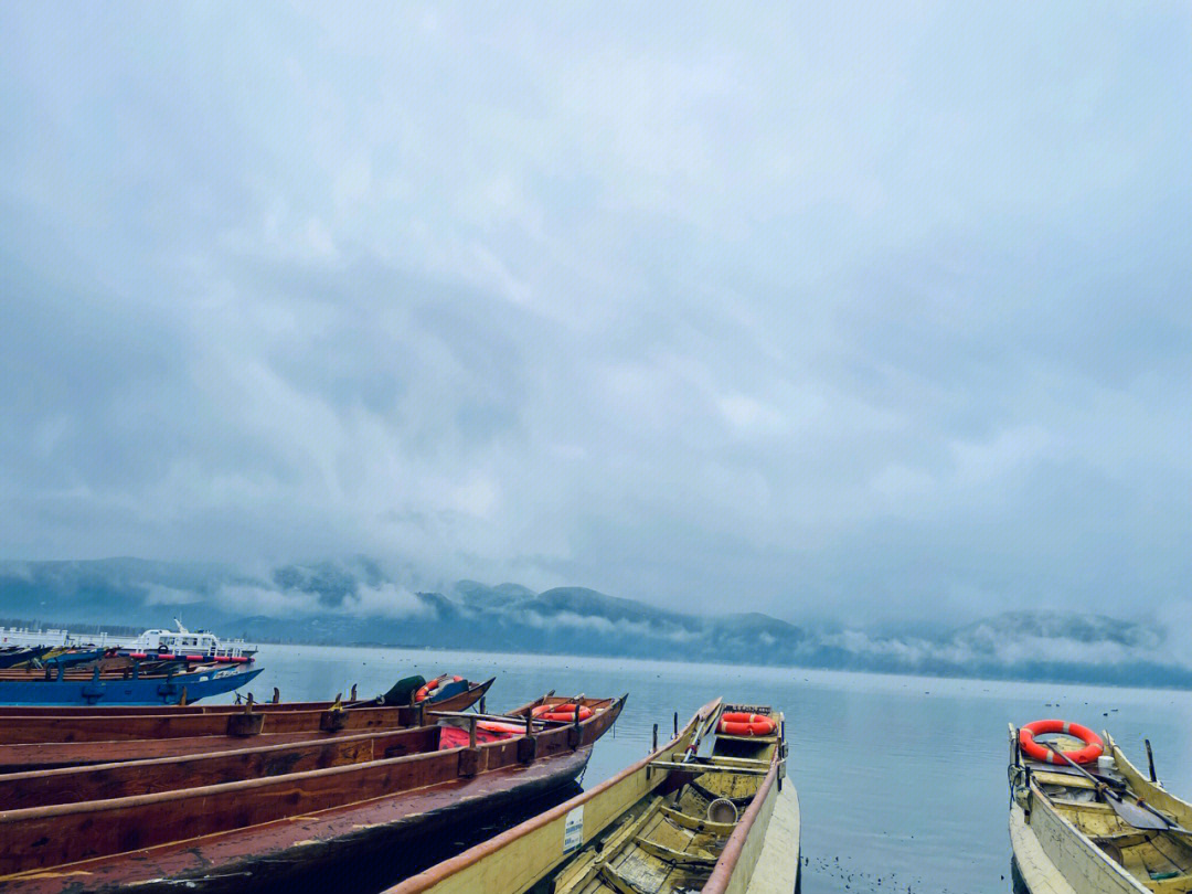 下雨的泸沽湖