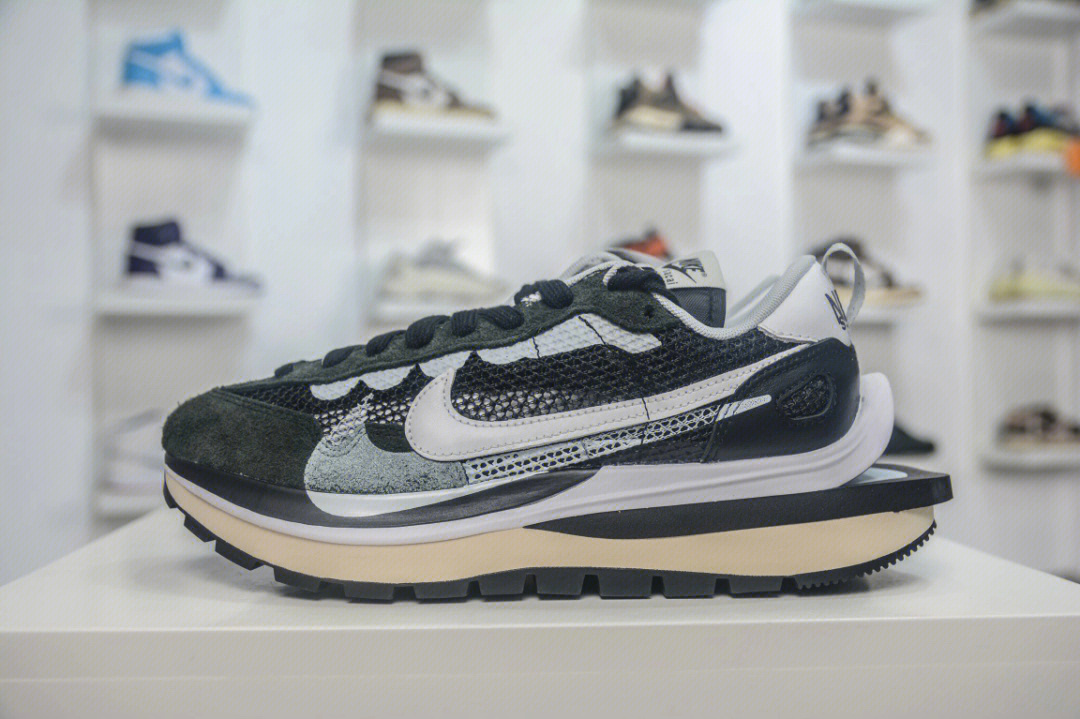 sacai nike vaporwaffle 30 黑白耐克跑鞋