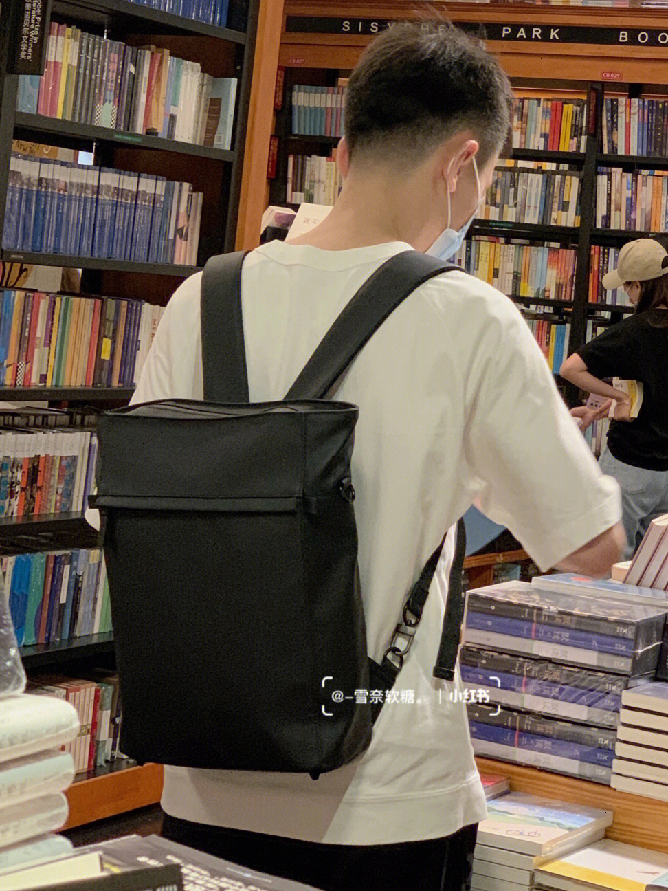 哇发现男友背我的书包比我背要好看