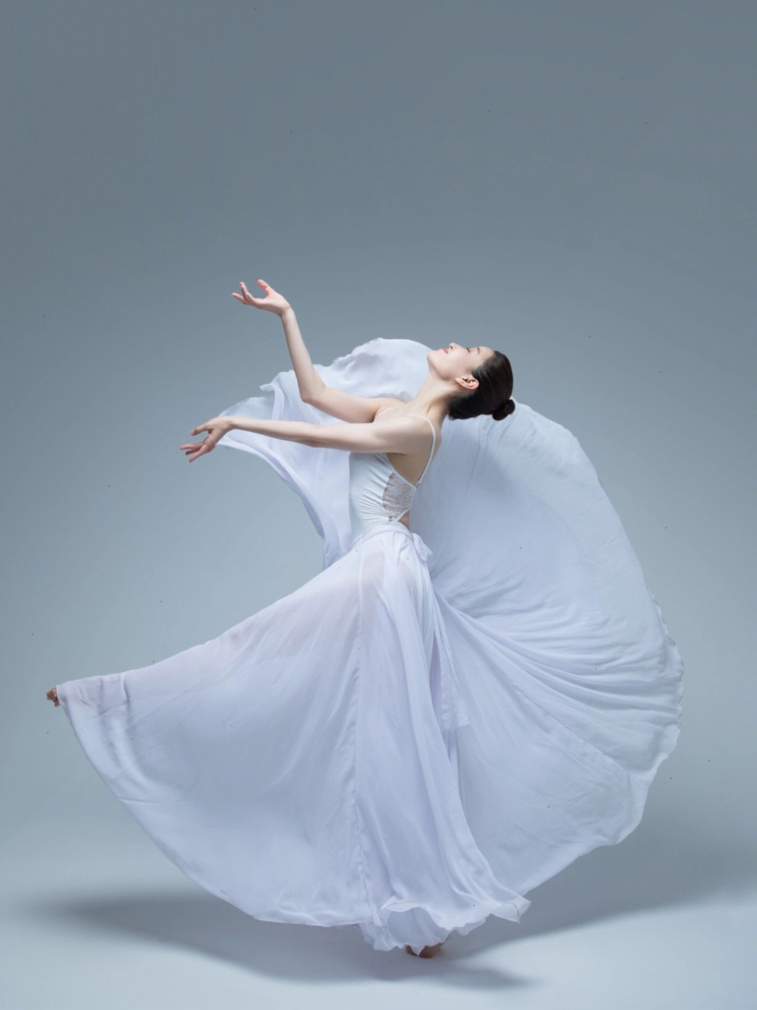 白纱裙舞蹈作品图片