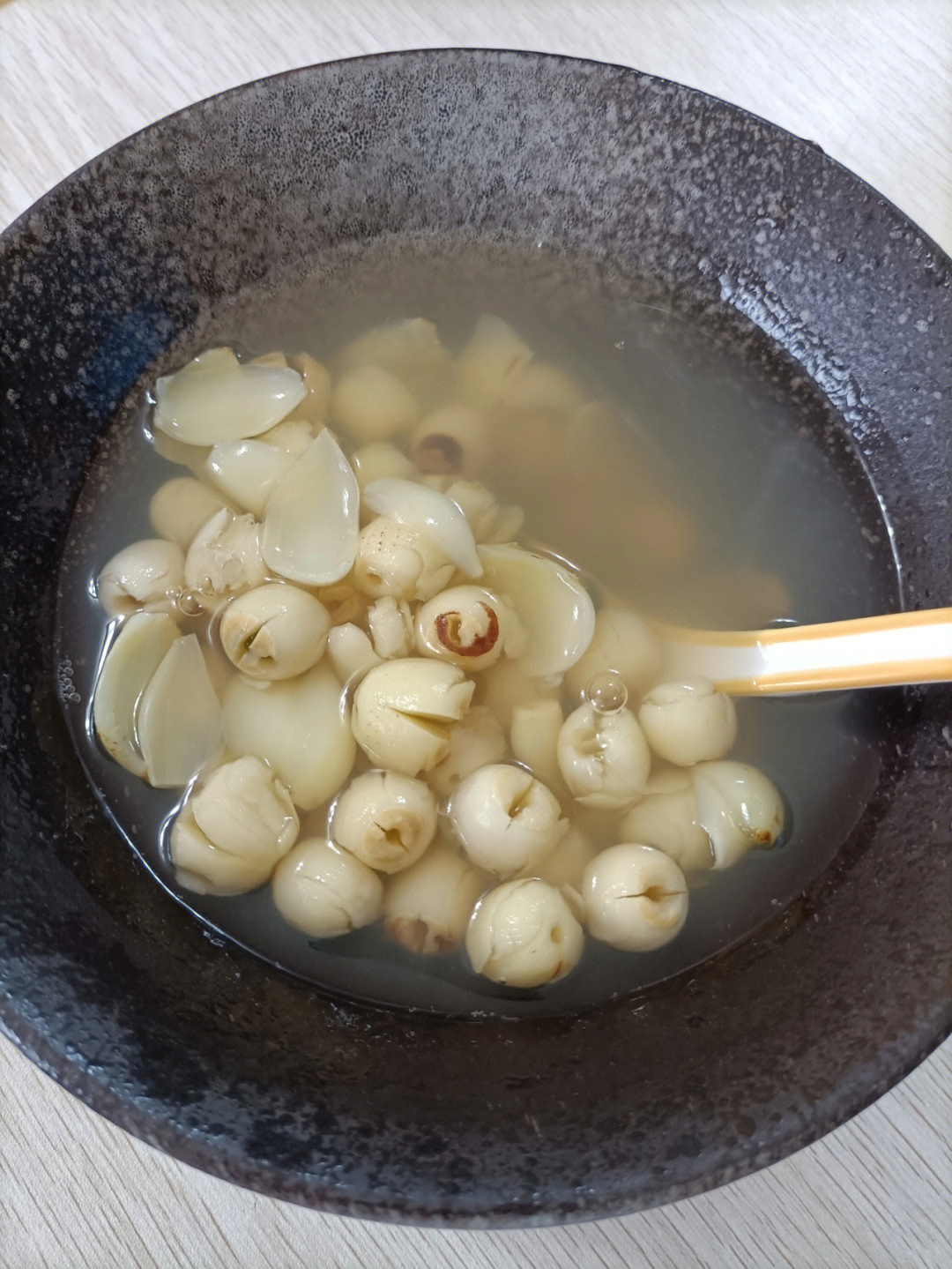 红豆莲子糖水的功效(红豆莲子糖水：滋润肌肤，缓解疲劳) - 学堂在线健康网