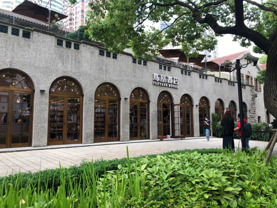 茑屋书店是日本的一个书店品牌,去年12月份在上海也开设了一家,目前这