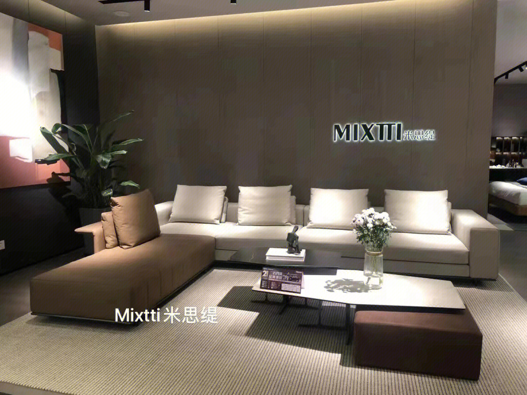 mixtti米思缇国际名品钢琴键沙发入户效果