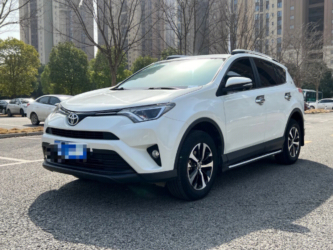 新到丰田rav4荣放2016款18年上牌