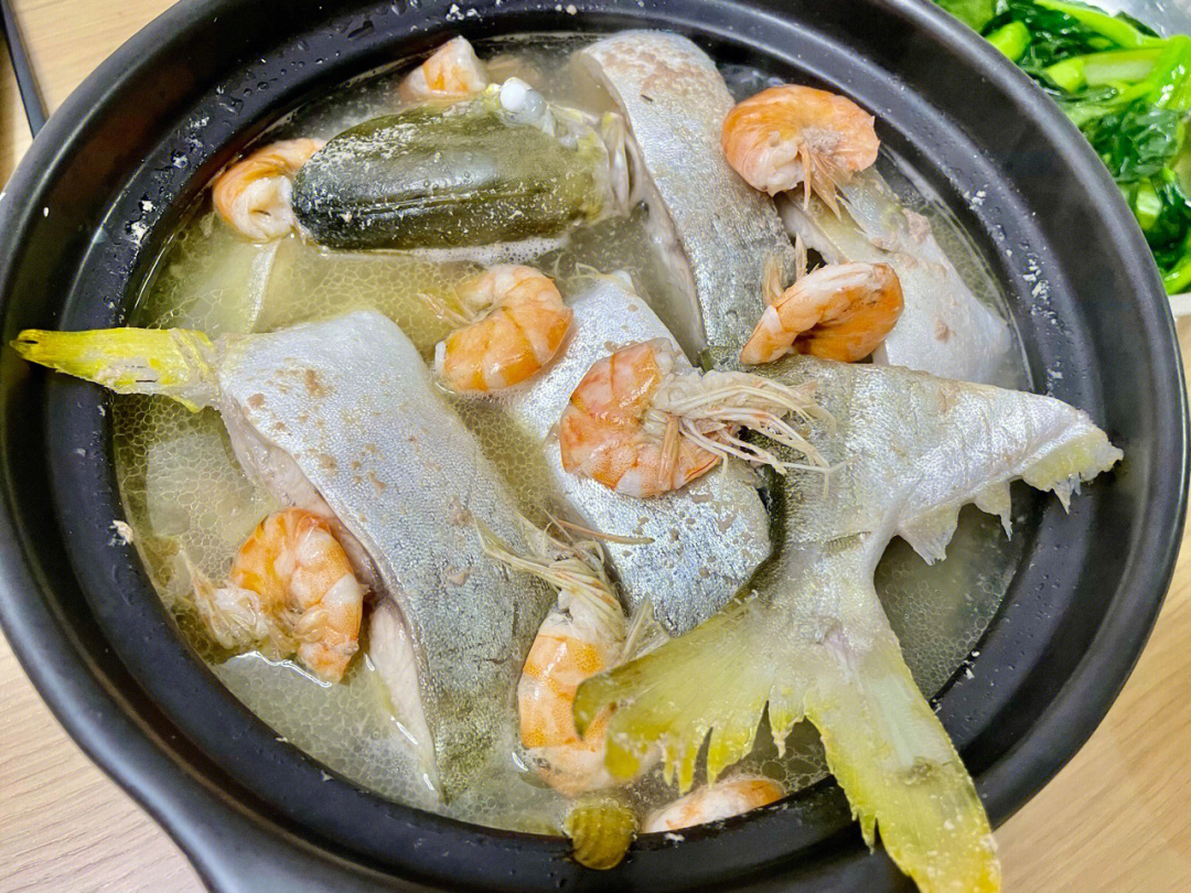 砂锅五花肉煲金鲳鱼图片