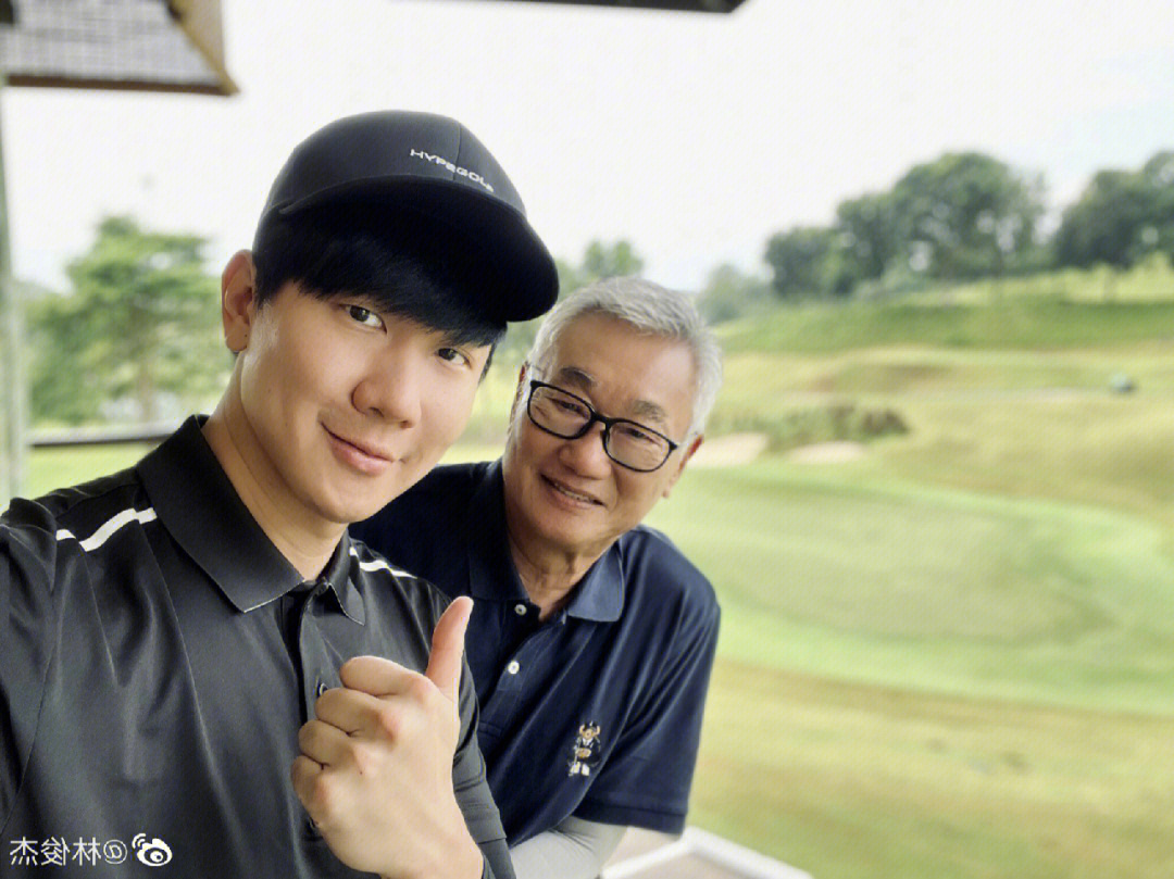 林俊杰和林爸爸一起去打高尔夫啦75