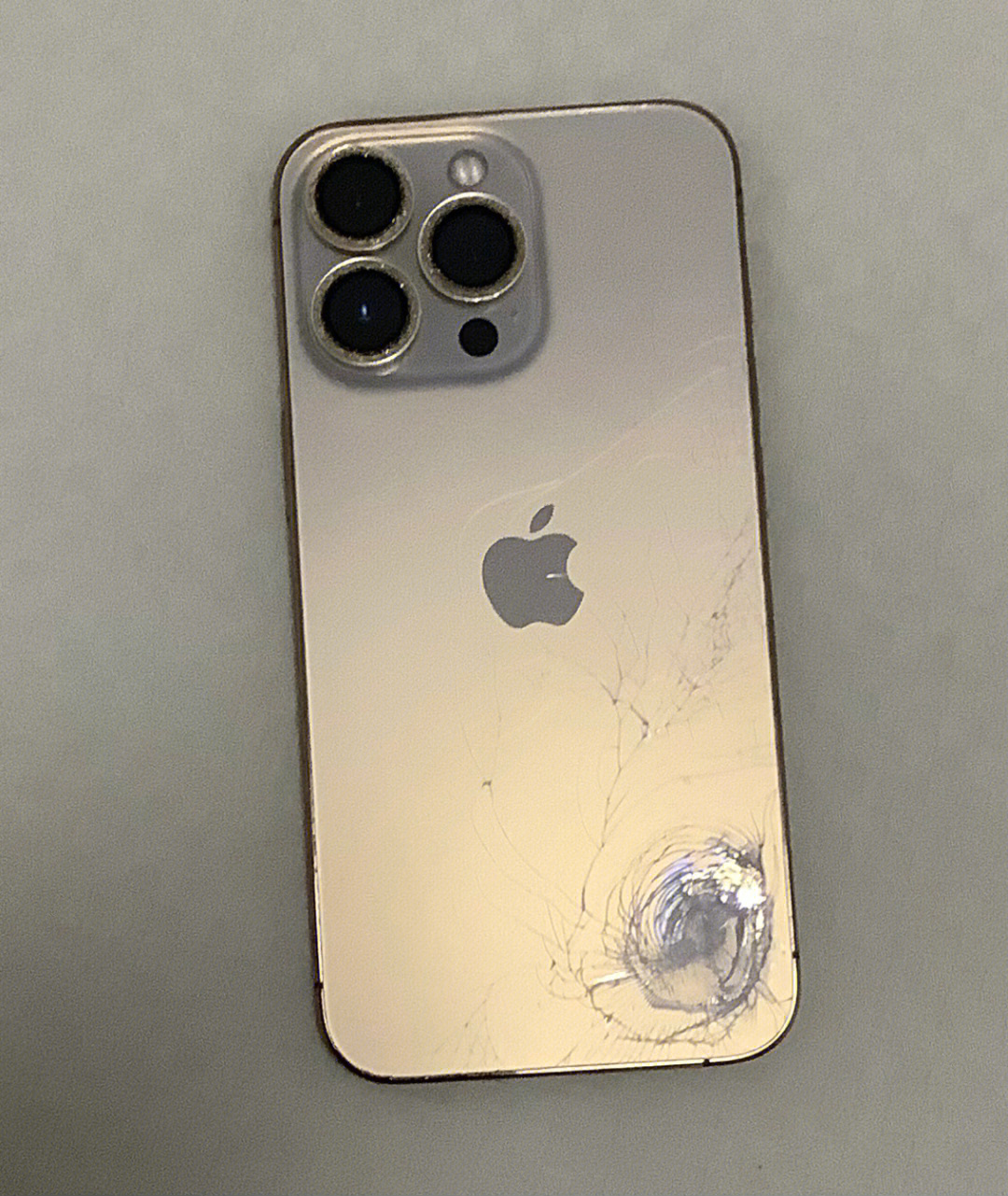 iphone13p后盖碎了