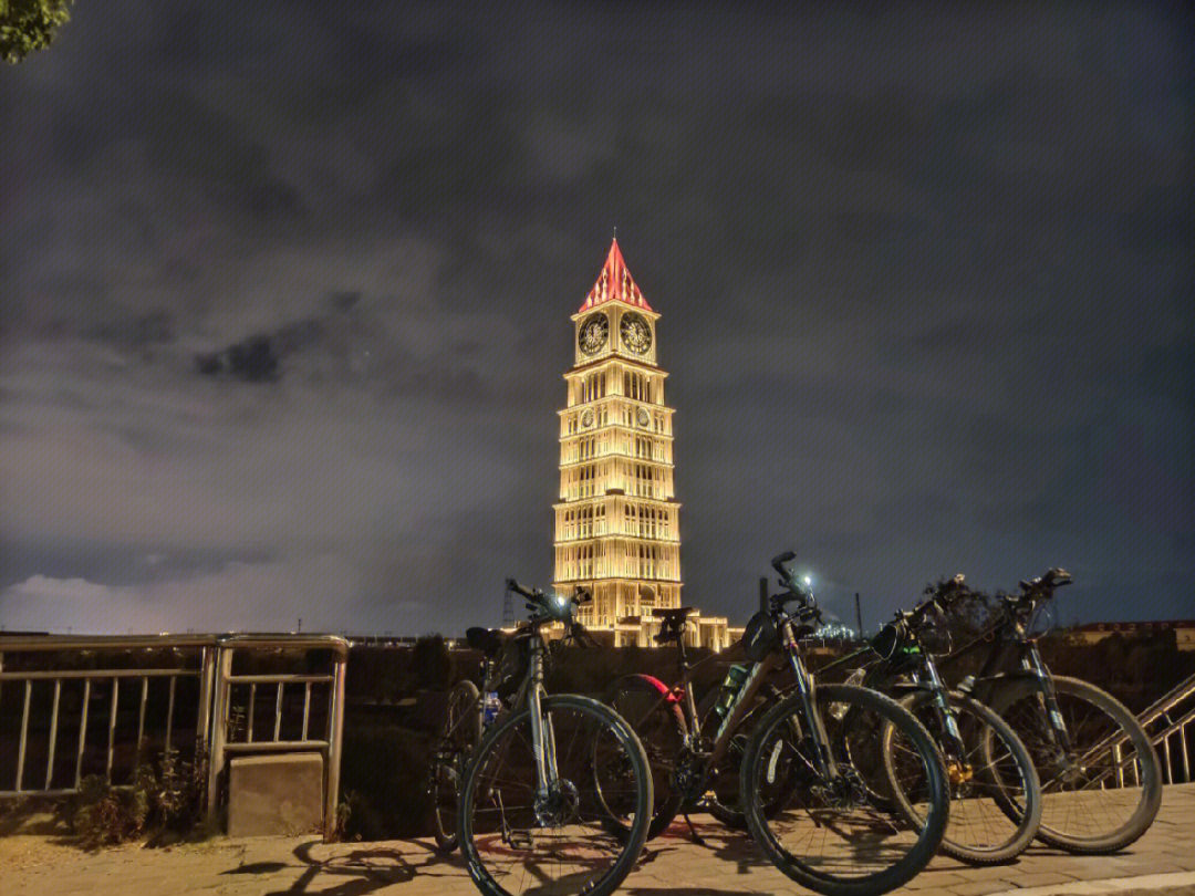 赣州和谐钟塔夜景图片图片