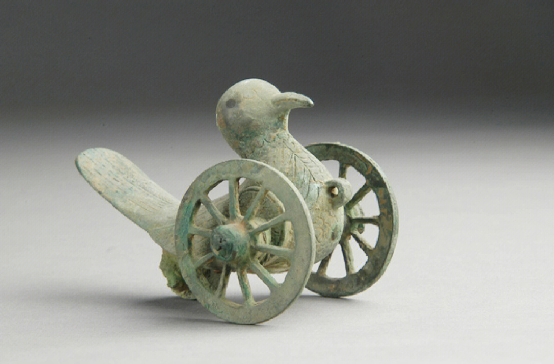 鸠车是古代小孩儿的玩具(图一),玩法如图二