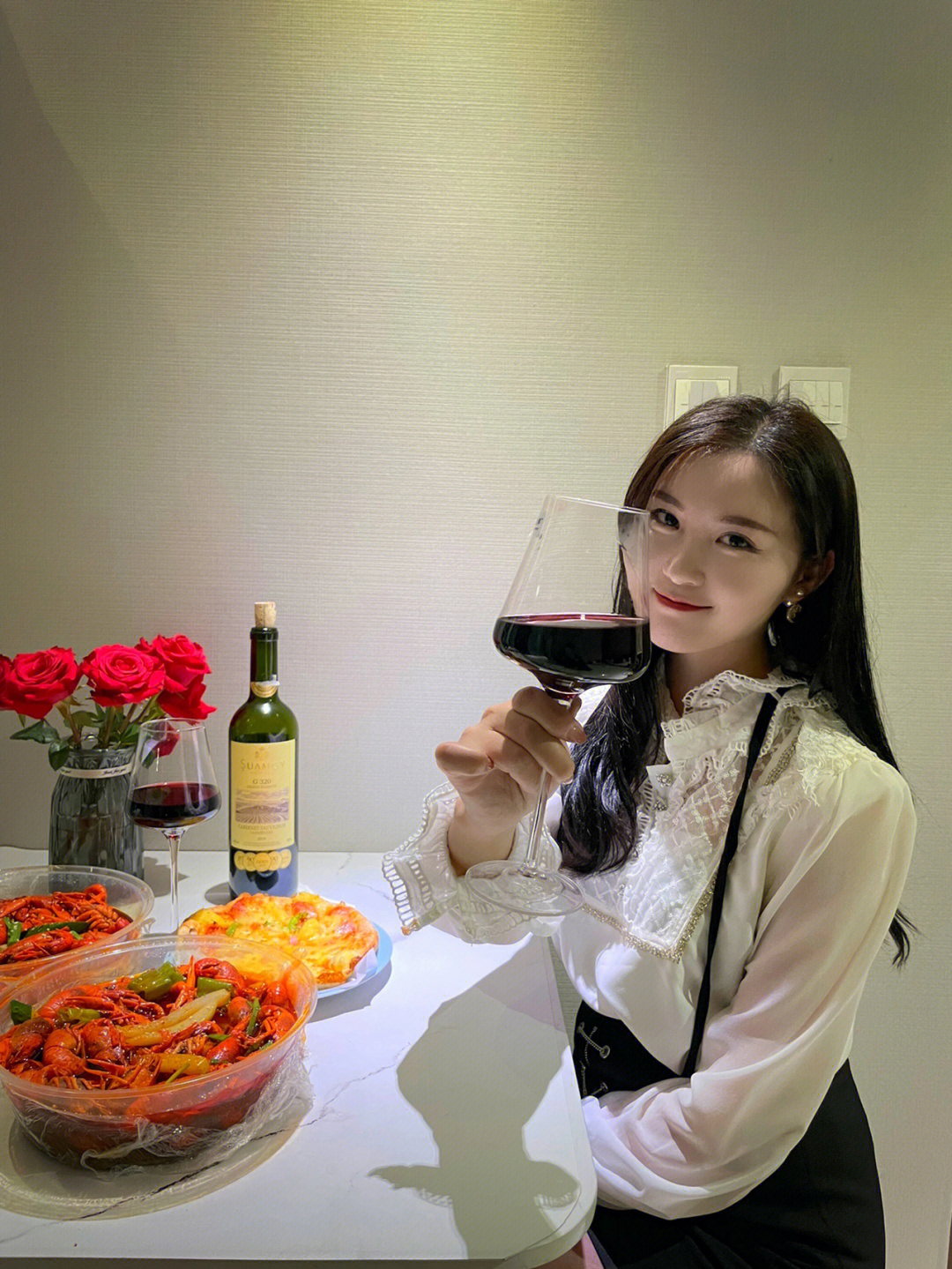 美女配红酒图片