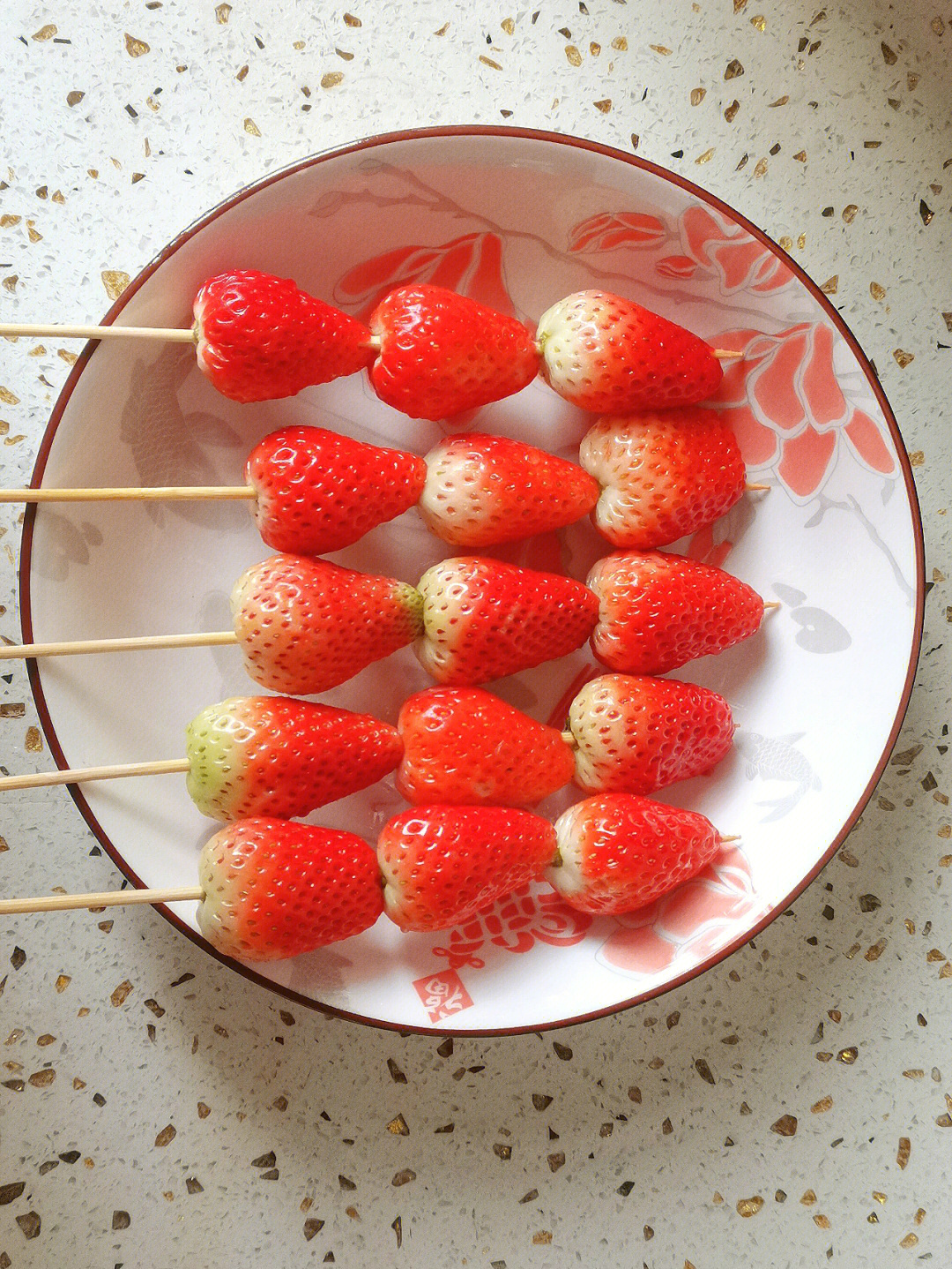 草莓冰糖葫芦怎么做图片