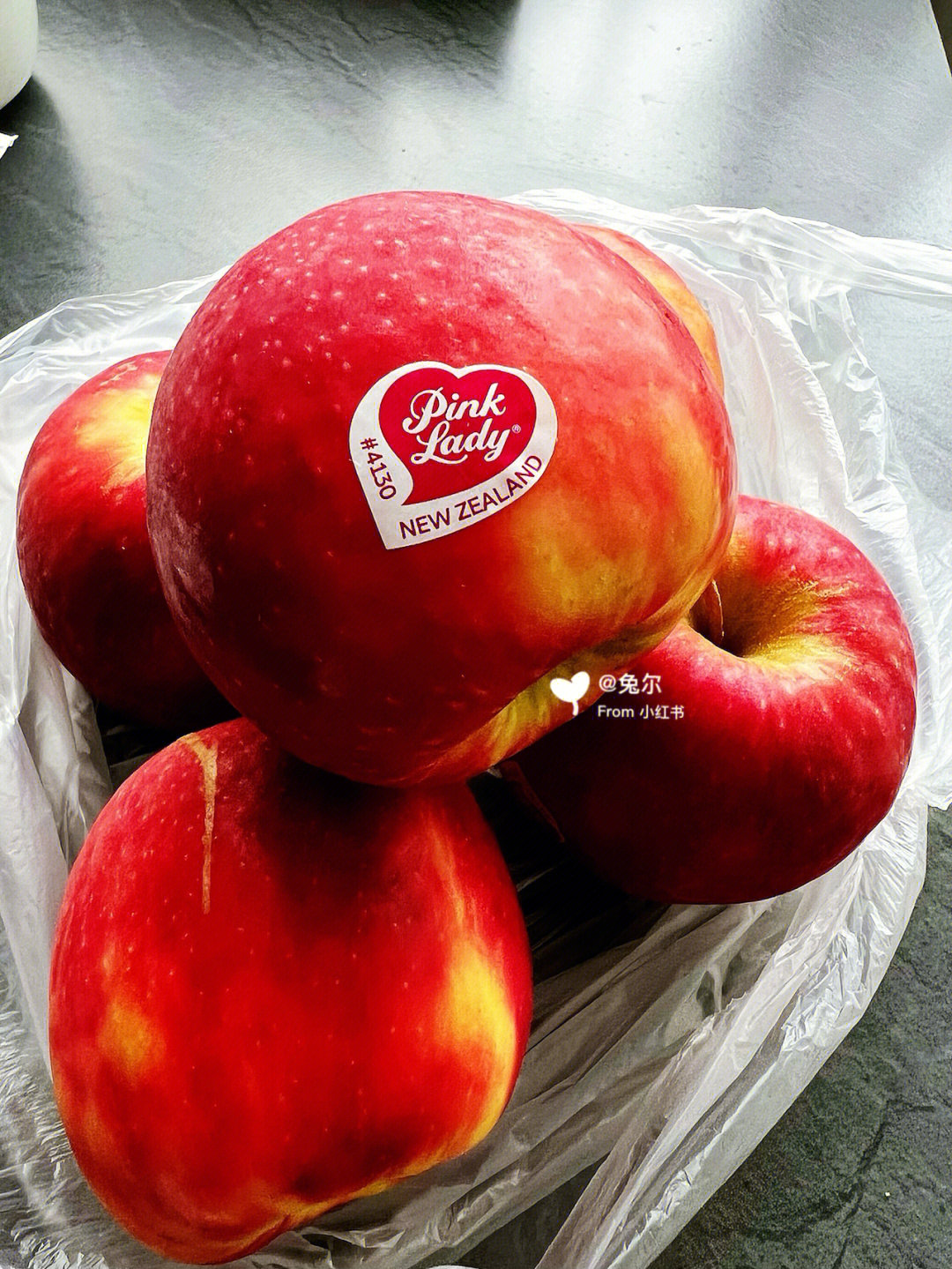 水果吧 一言难尽 好吃的贼好吃 不好吃的…比如苹果…刚开始买的时候