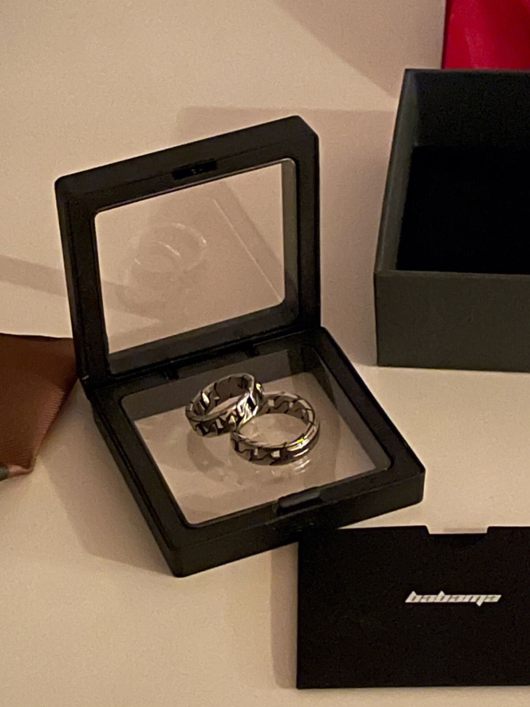 嘻嘻 谢谢babama 的礼物戒指是很酷的链条设计!