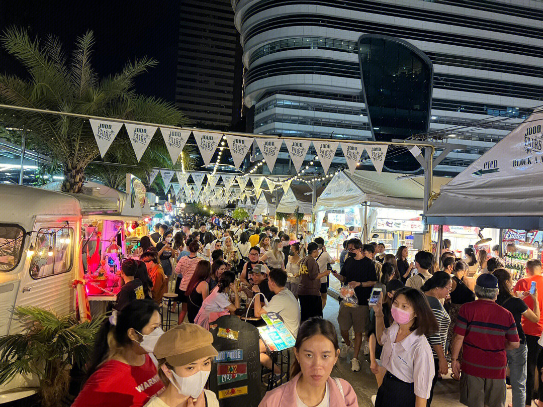 曼谷最红火的火车夜市joddfairs泰国