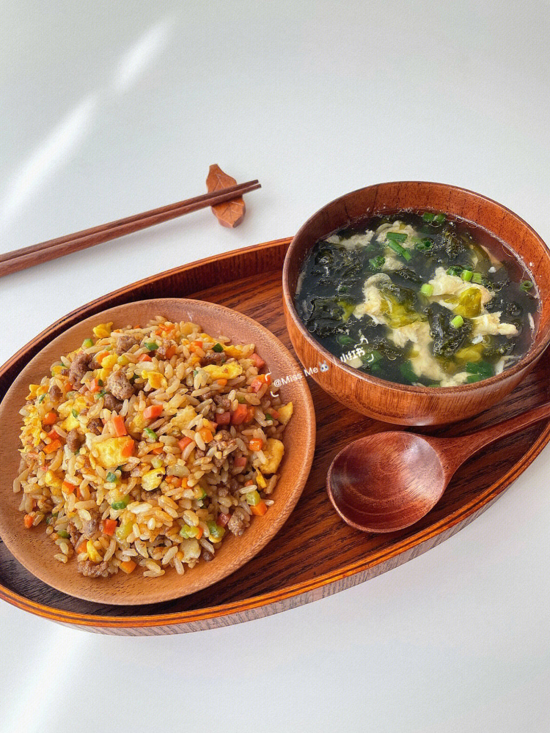 炒饭做法:16615准备食材:米饭,牛肉粒,黄瓜丁,胡萝卜丁,炒鸡蛋