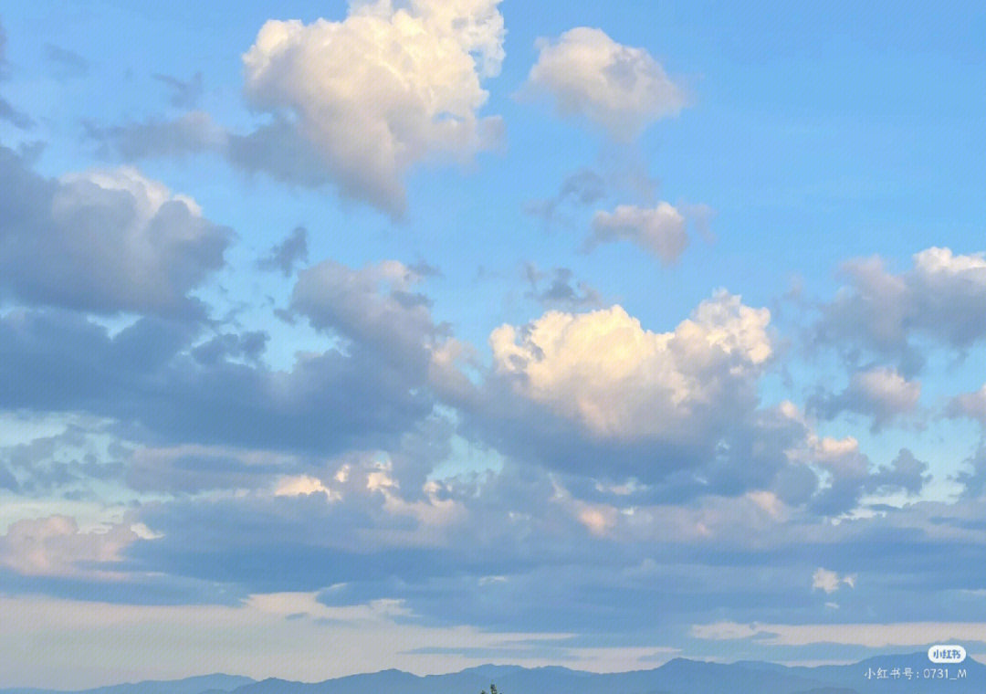 治愈天空背景图