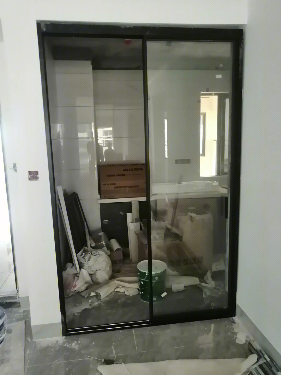 厨房极窄玻璃门
