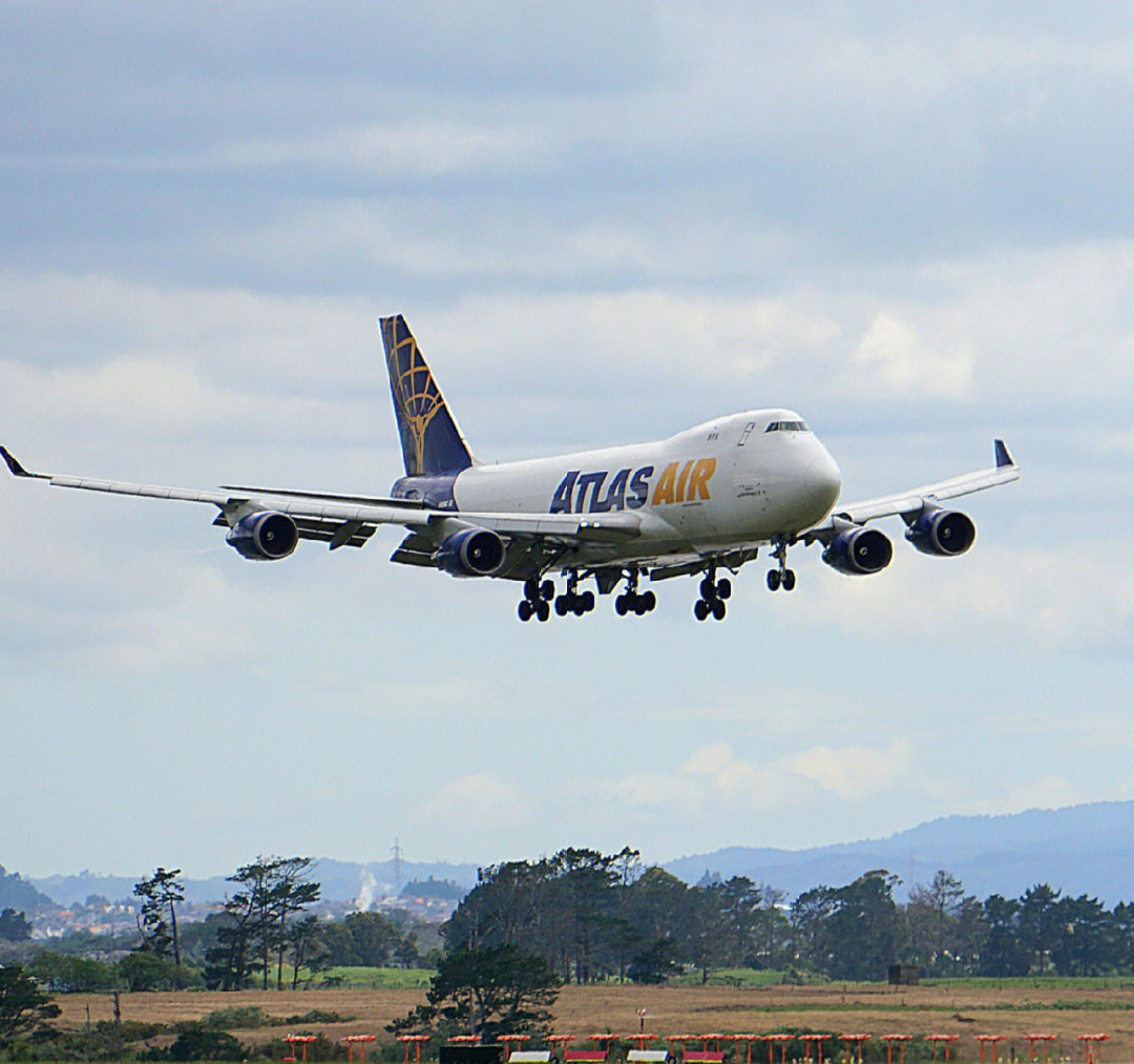 qantas湿租的atlas航空货机每周都要来奥克兰,前一阵是747-8,最近又用