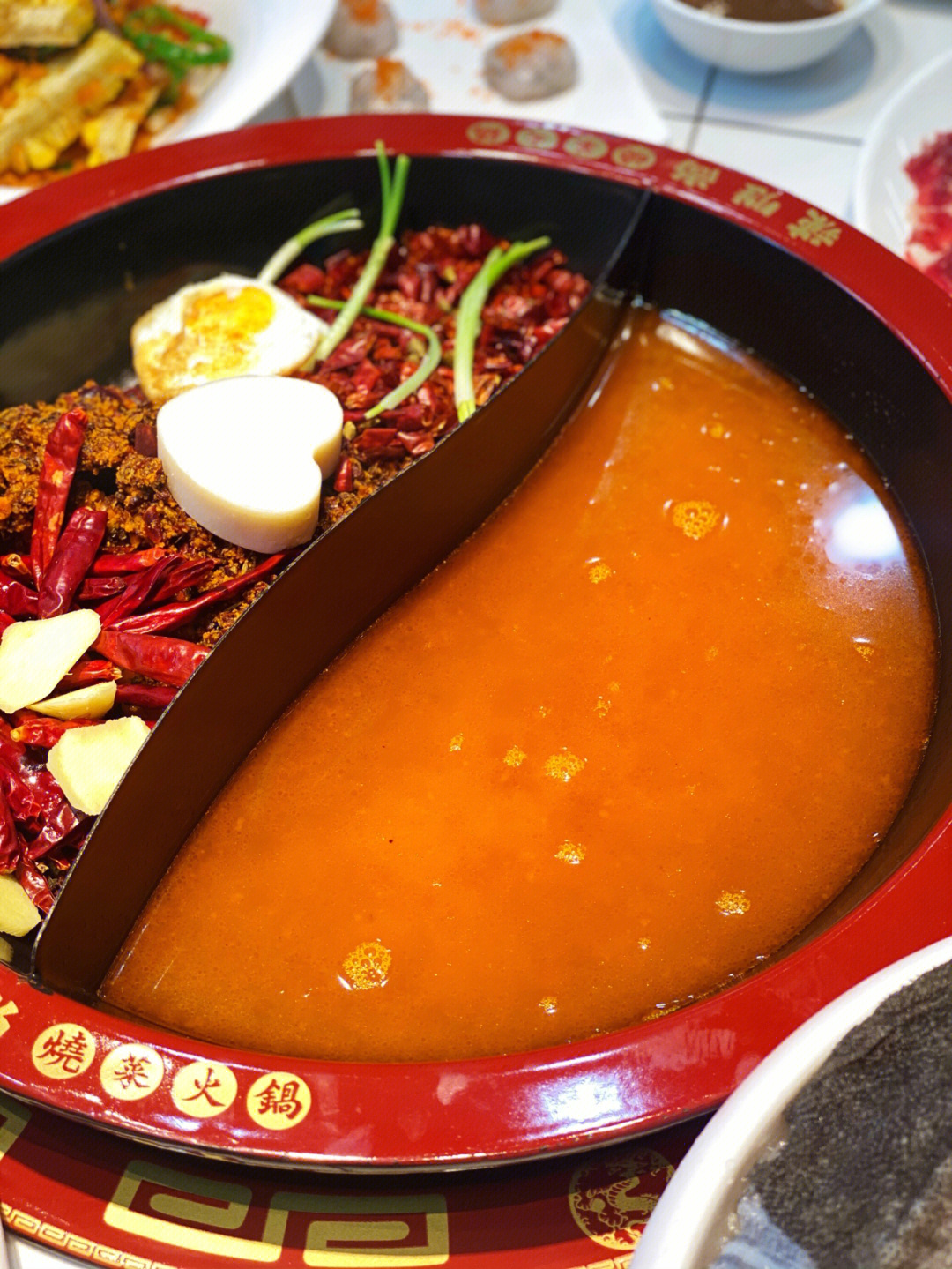 「辣胜尚烧菜火锅(合肥首店)」新出的黄柿子锅底很特别,是用内蒙古的