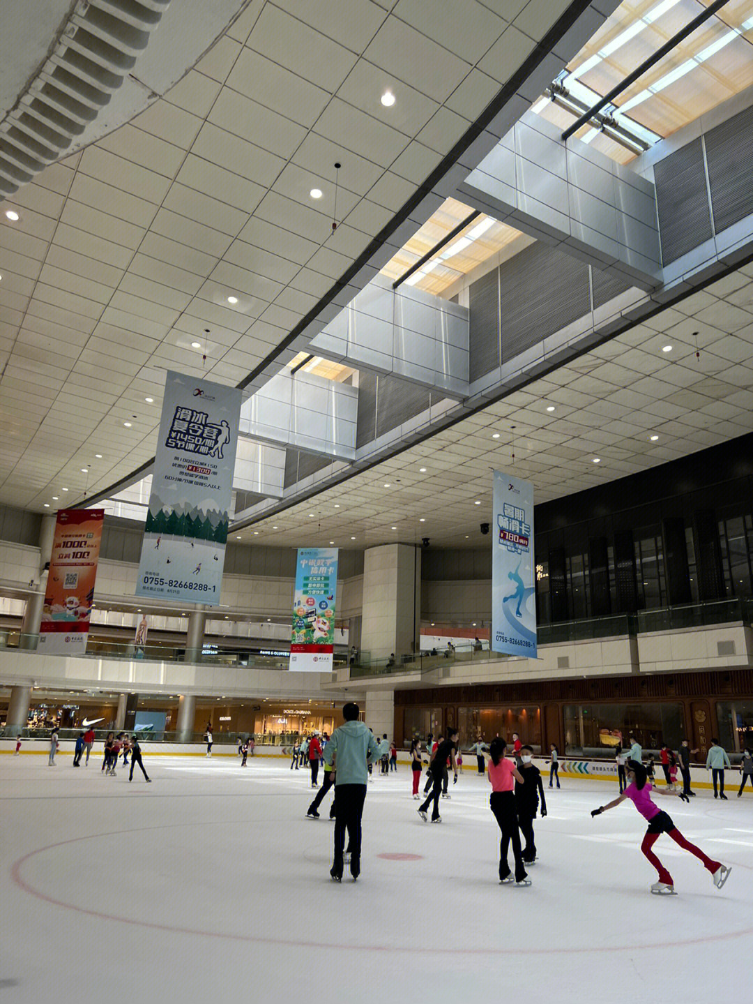人民广场溜冰场图片