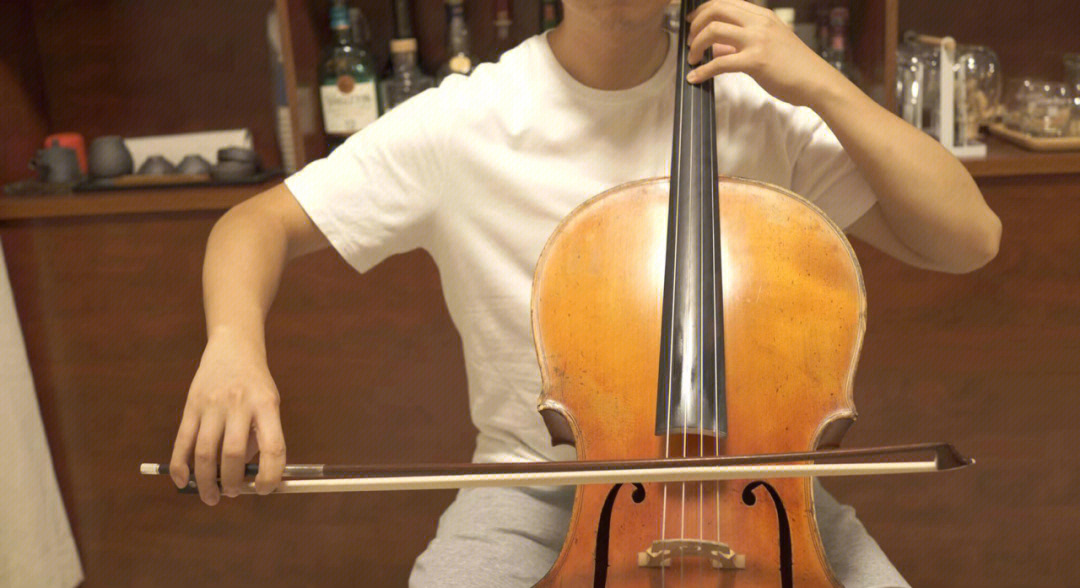 大提琴右手持弓姿势图图片