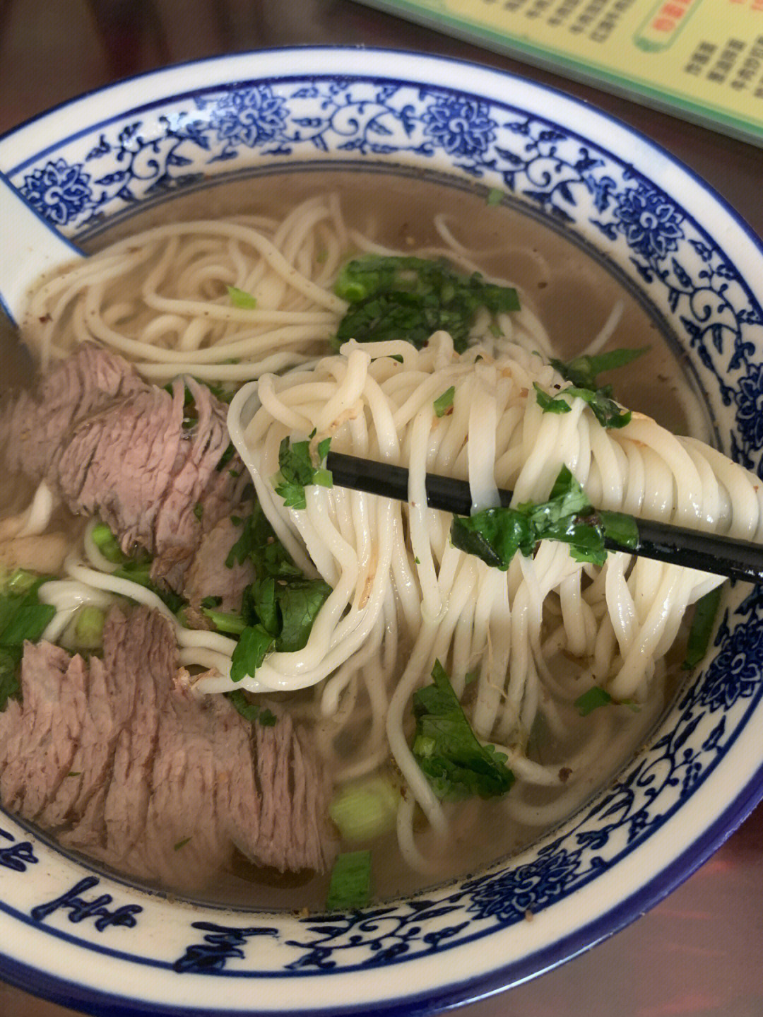 绿豆饼牛肉拉面白饼薯片切水果水