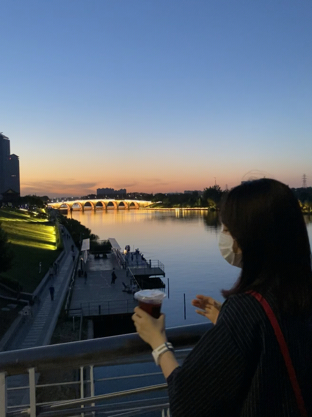北京赶在日落的桥边喝杯野咖太好拍了吧