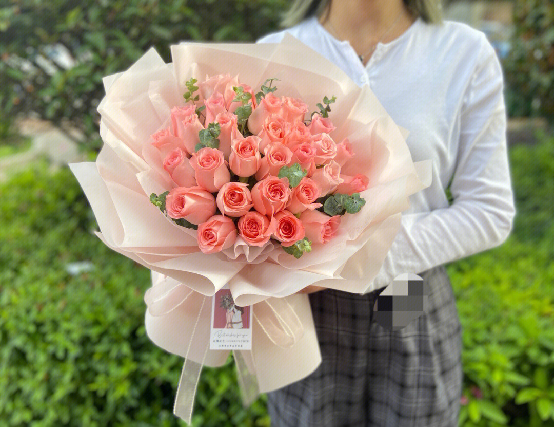 戴安娜粉玫瑰11朵花语图片
