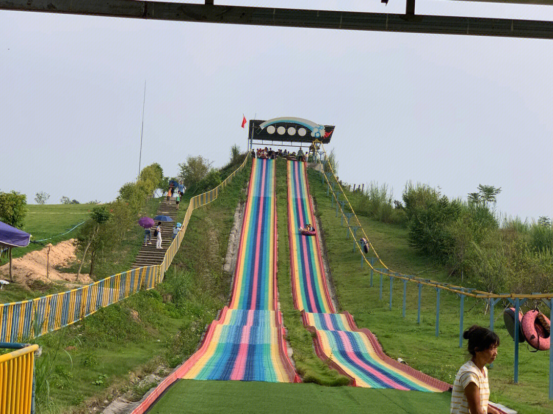 淮安白马湖彩虹滑道图片