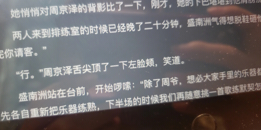 顶腮什么的.好像王嘉尔!这大概是只有嘉嘉才会做的动作!