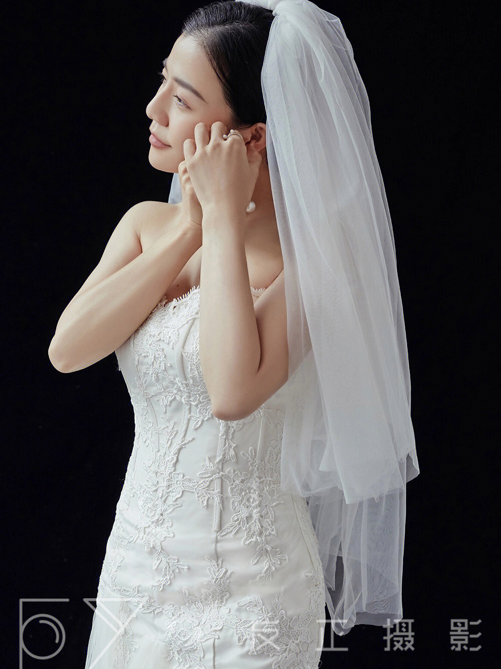 一个人的婚纱艺术照图片