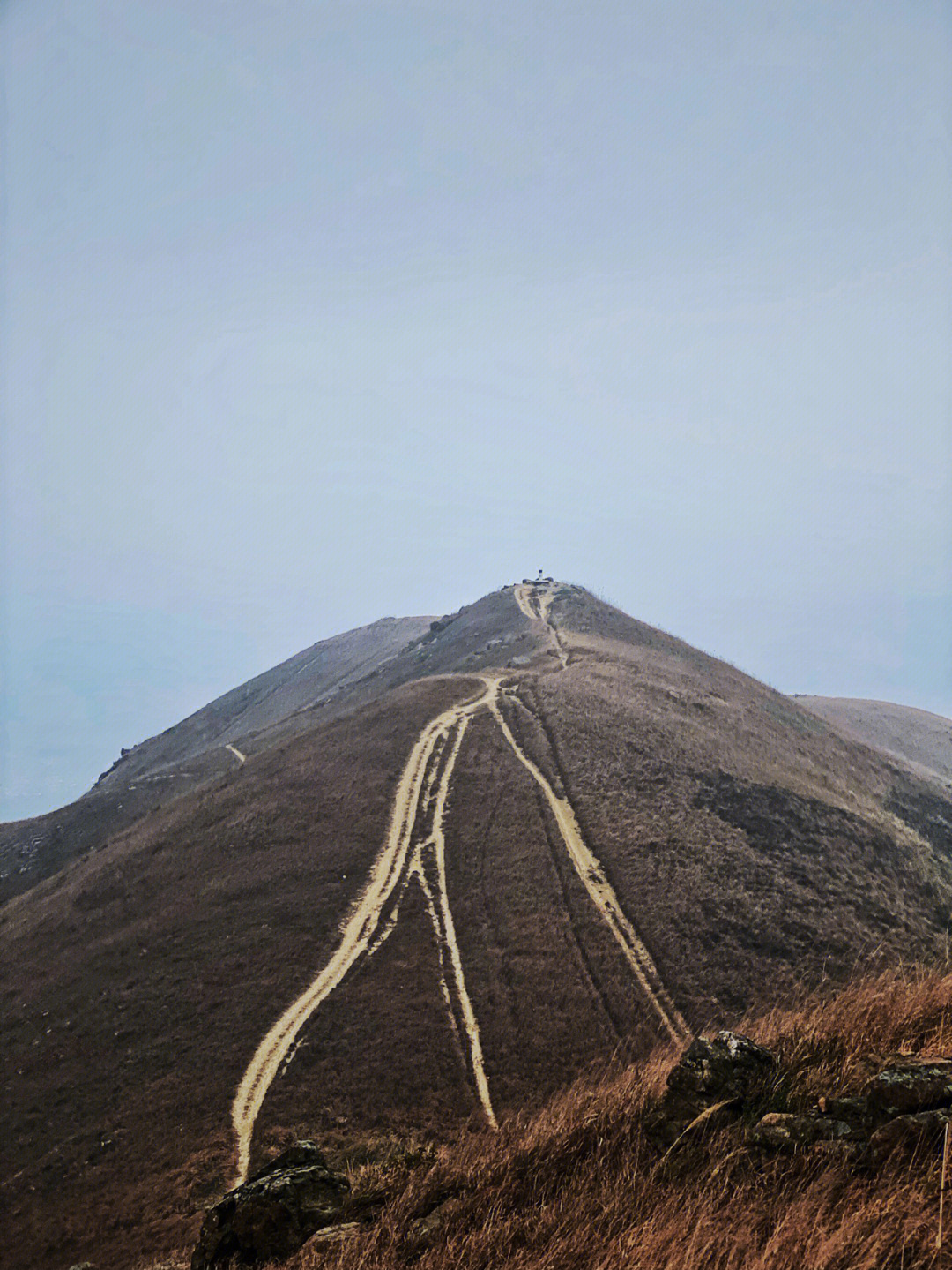 一只鞋一座山峰图片