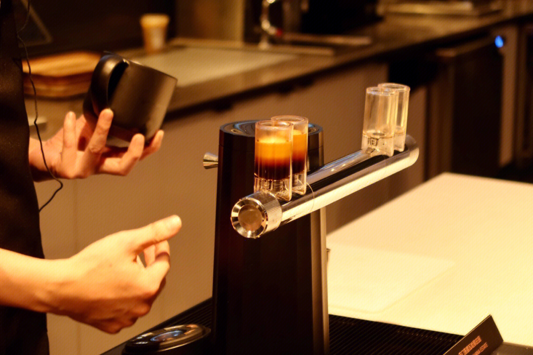 太古里的星巴克向绿工坊主打最绿的星巴克95海外首发的幻影咖啡机