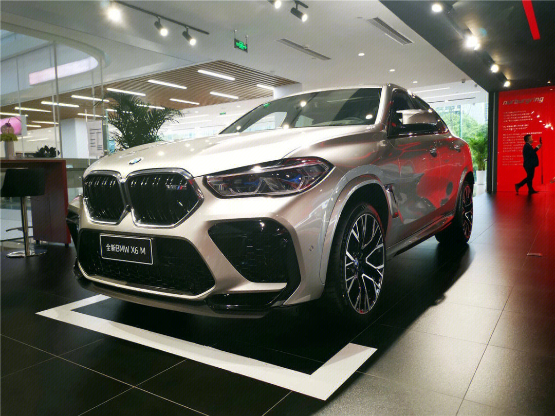 bowers&wilkins 钻石环绕音响系统65000元,前轮21英寸,后轮22英寸bmw