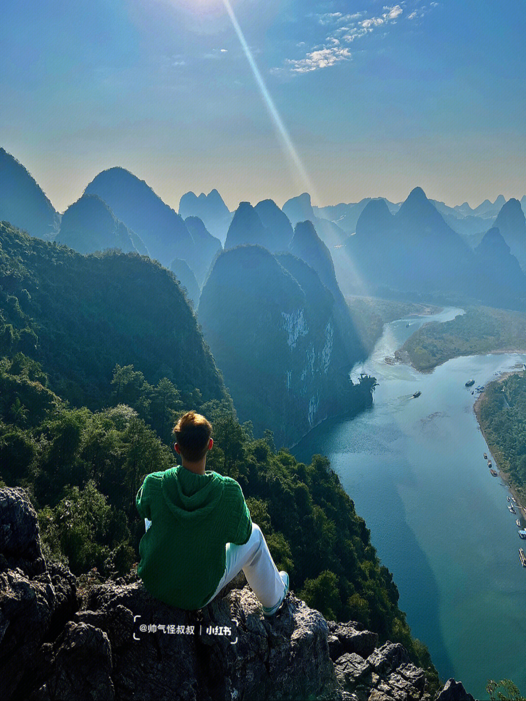 一只鞋一座山峰图片