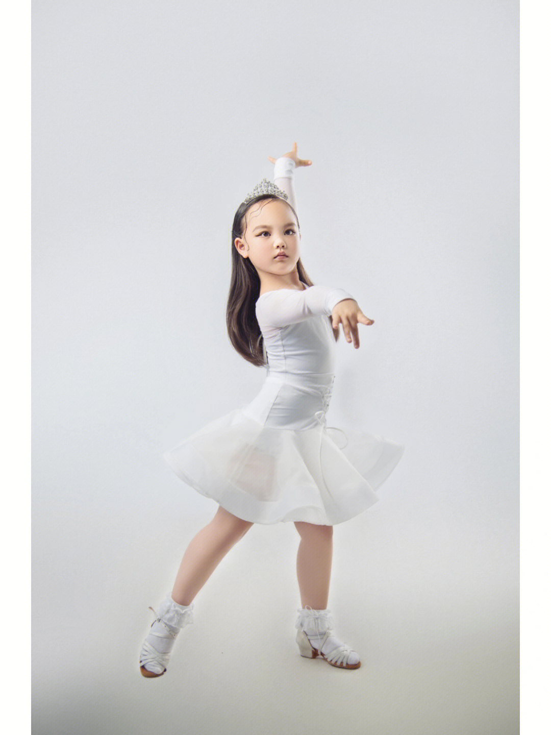 拉丁舞艺术照动作儿童图片