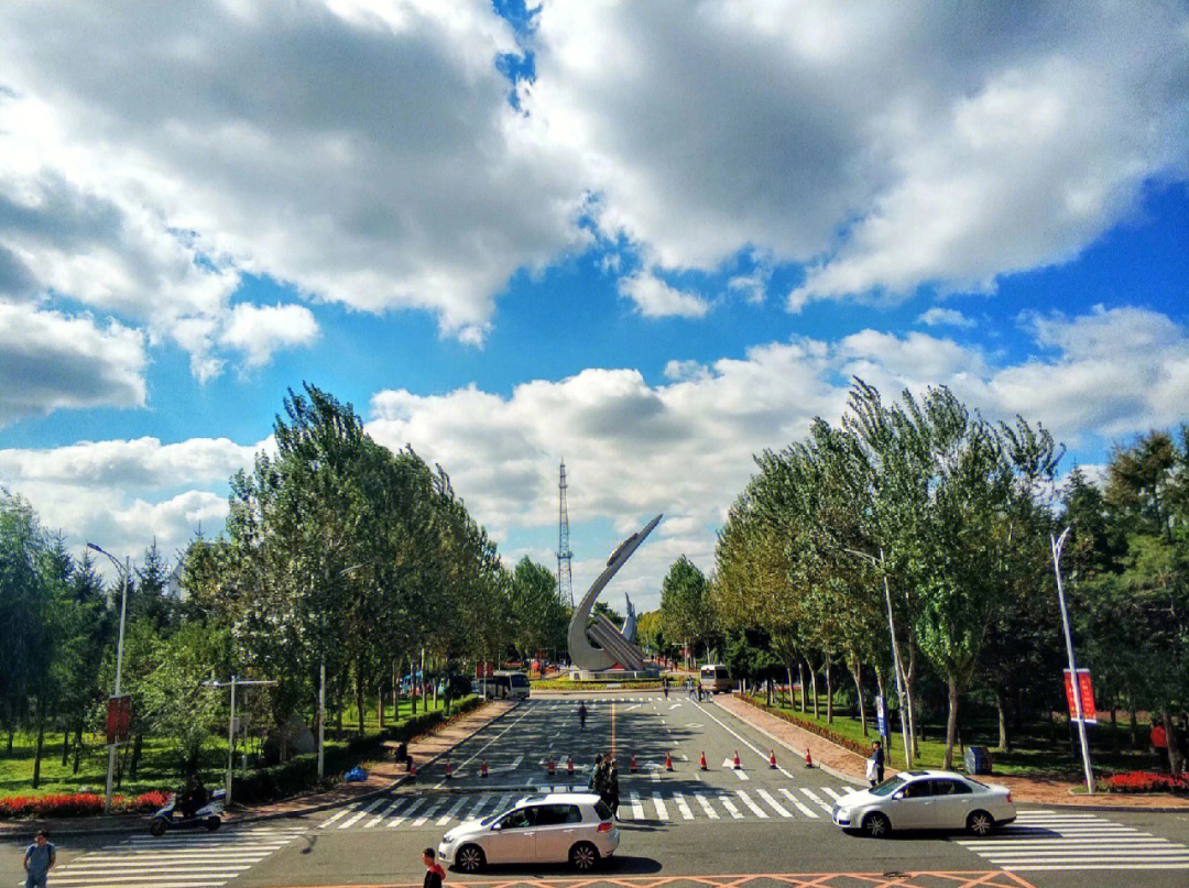 吉林大学日新楼图片