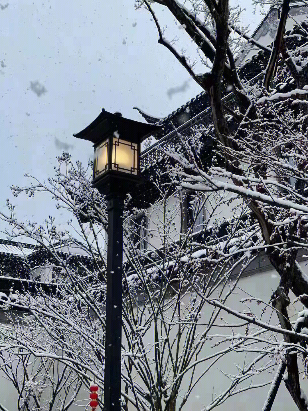 下雪和中式院子