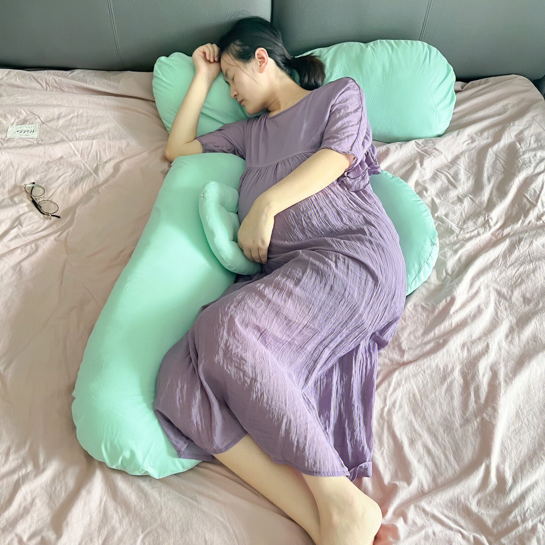 还能垫肚子,比之前我用枕头要舒服太多左侧睡的时候可以很好托住腹部